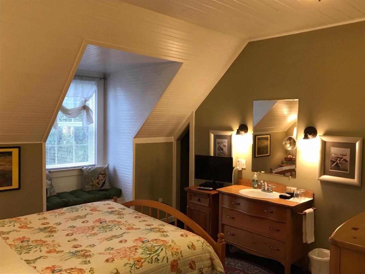 Inn At Harbour Village